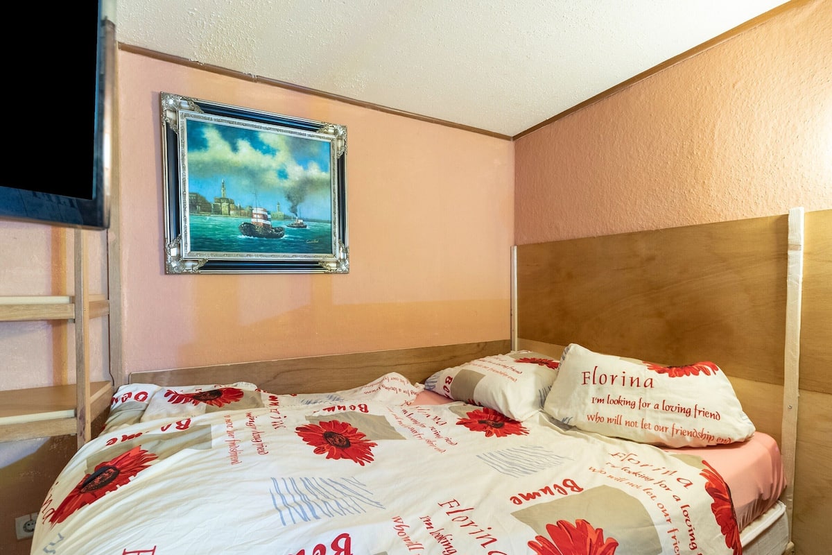 12 habitaciones, muebles diferentes y ropa de cama