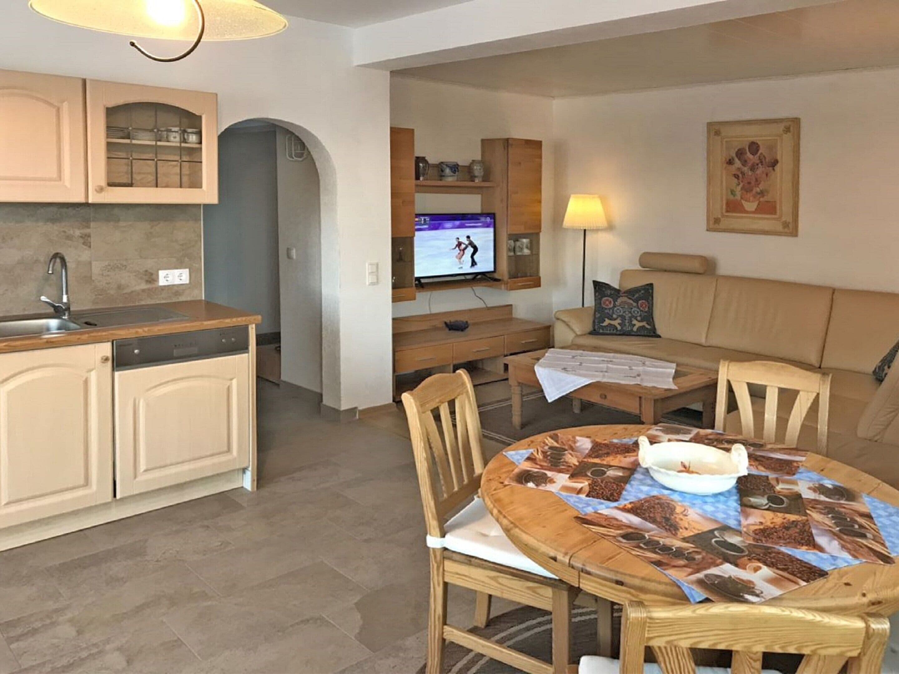 Comfort Apartment, 2 Bedrooms | Living room