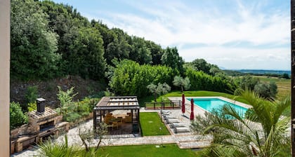 Elegant Apartment Only 1 Hour From Rome