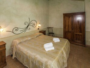 13 Schlafzimmer, individuell eingerichtet, Bettwäsche