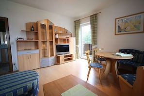 Comfort Apartment, 2 Bedrooms | Living room - Scenic Apartment in Krispl Salzburg With Swimming Pool (Krispl)