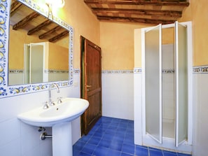 Comfort House, 3 Bedrooms | Bathroom - Stunning Holiday Home in Umbria With Jacuzzi (Monte Santa Maria Tiberina)