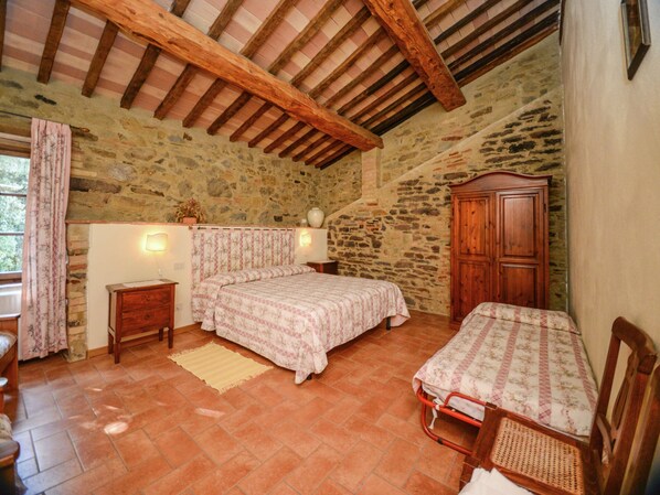 Classic House, 2 Bedrooms - Stunning Holiday Home in Umbria With Jacuzzi (Monte Santa Maria Tiberina)