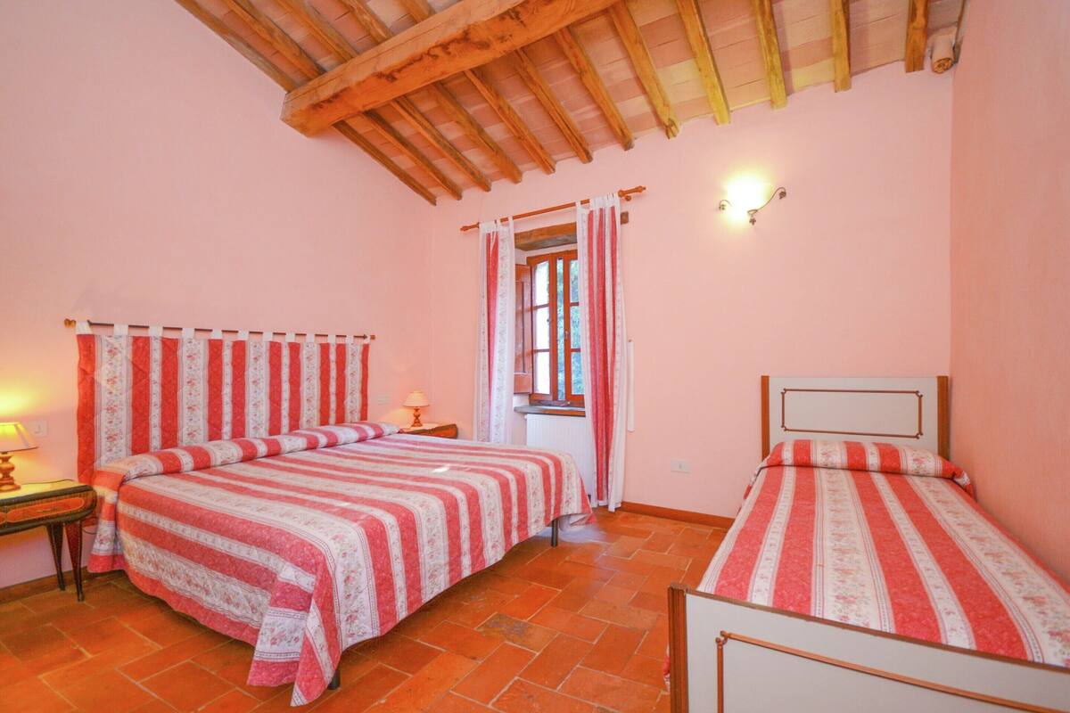 Comfort House, 3 Bedrooms | 9 bedrooms, individually furnished, bed sheets