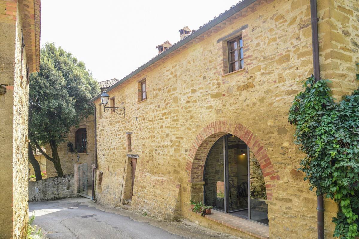 Classic House, 2 Bedrooms | Reception