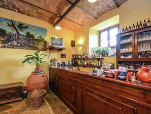 Bar (on property) - Stunning Holiday Home in Umbria With Jacuzzi (Monte Santa Maria Tiberina)