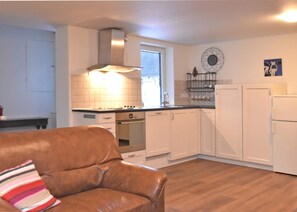 Classic Apartment, 3 Bedrooms | Private kitchen | Fridge, microwave, oven, stovetop