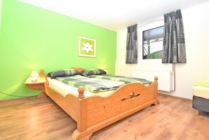 Classic House, Multiple Bedrooms | 16 bedrooms, individually furnished, bed sheets - Holiday Home in Lderntwistetal-oberwaro With Sauna (Twistetal)