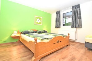 16 bedrooms, individually furnished, bed sheets - Holiday Home in Lderntwistetal-oberwaro With Sauna (Twistetal)