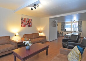 Hus – classic, flere soverom | Oppholdsrom | DVD-spiller