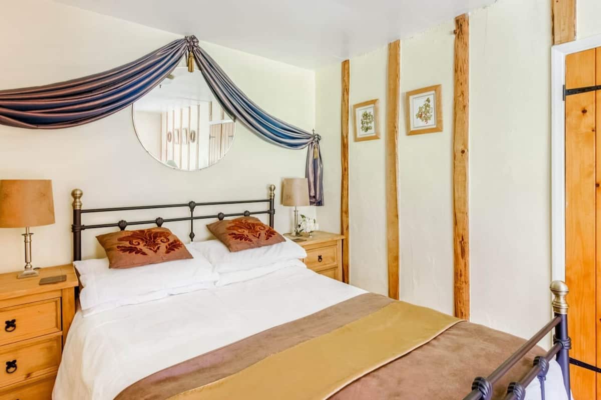 Classic House, 1 Bedroom | 2 bedrooms, individually furnished, bed sheets