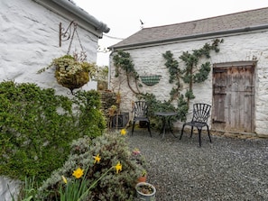 Classic Cottage, 1 Bedroom | Balcony - Secluded Holiday Home in Ceredigion With Garden (Llanon)
