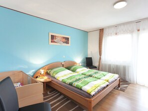Classic House, Multiple Bedrooms | 14 bedrooms, individually furnished, bed sheets - Spacious Holiday Home in Wildemann With Garden (Clausthal-Zellerfeld)