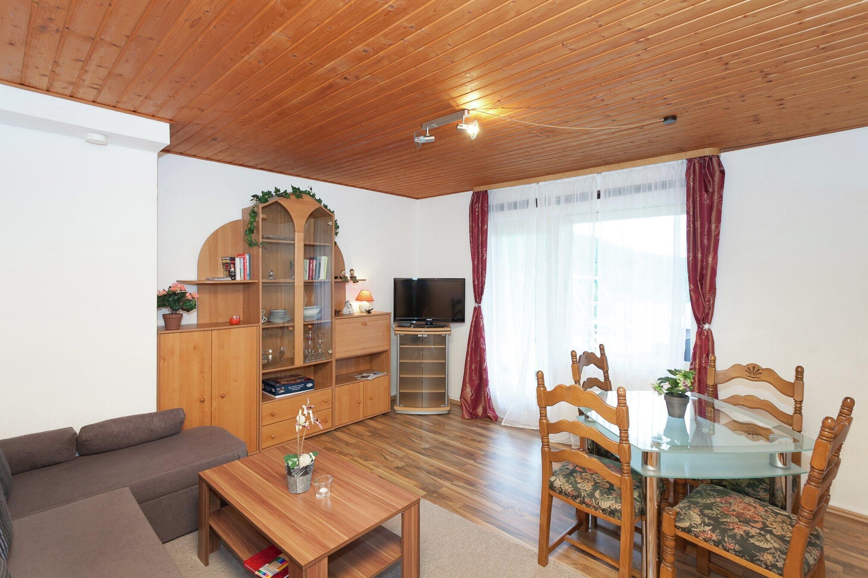Deluxe Apartment, 2 Bedrooms | Dining