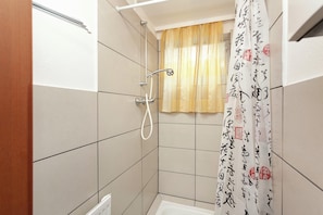 Deluxe Apartment, 2 Bedrooms | Bathroom - Spacious Holiday Home in Wildemann With Garden (Clausthal-Zellerfeld)
