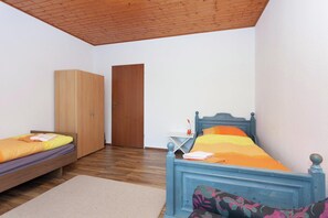 Deluxe Apartment, 2 Bedrooms | 14 bilik tidur, dilengkapkan perabot secara berasingan, cadar katil