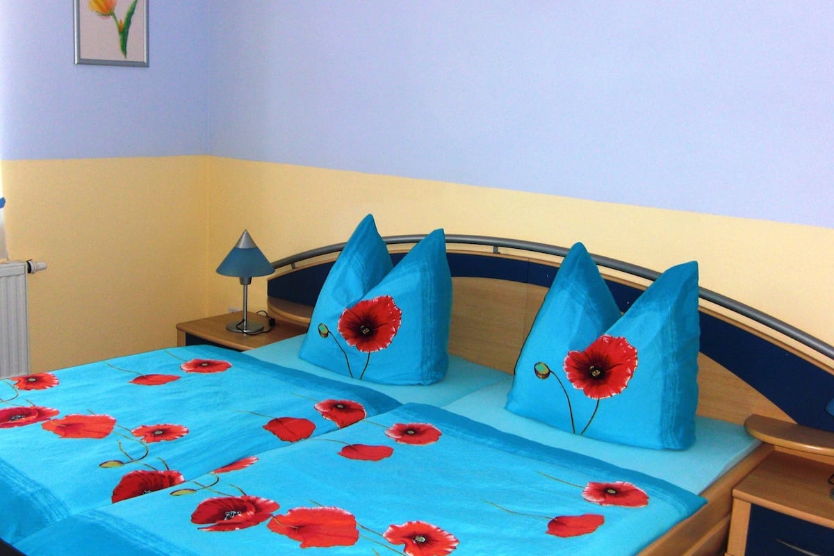 Deluxe Apartment, 2 Bedrooms | 9 bedrooms, individually furnished, bed sheets
