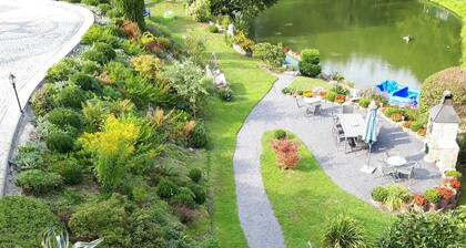 Roomy Apartment in Lichtenhain With Pond