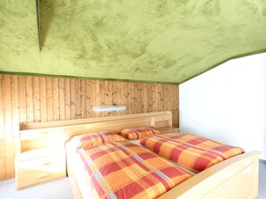 Classic Apartment, 3 Bedrooms | 7 bedrooms, individually furnished, bed sheets - Spacious Apartment Near Ski Area in Mittersill (Mittersill)