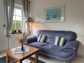 Classic House, 6 Bedrooms | Living room - Ruhiges Ferienhaus mit Garten in Zingst (Zingst)