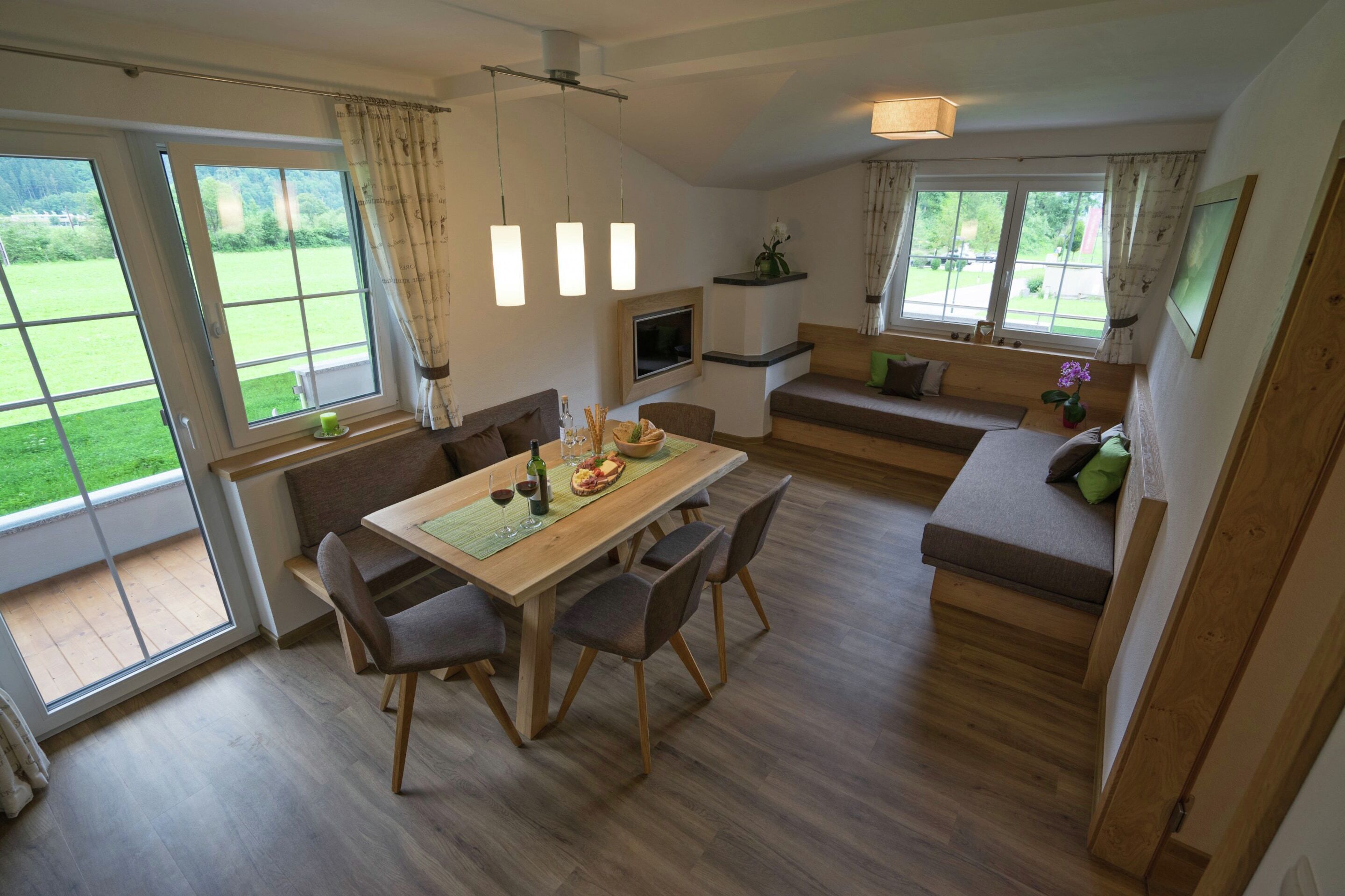 Apartamento clássico, 3 quartos | Sala de estar
