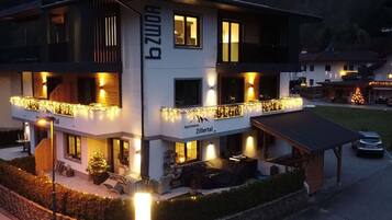 Apartamento luxo, 3 quartos | Fachada