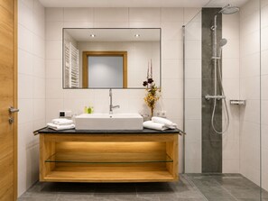 Elite Apartment, 3 Bedrooms | Bathroom