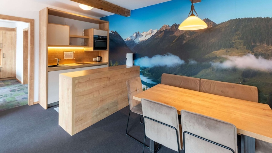 Lovely Apartment With Sauna, Ski Storage, Pool, Terrace