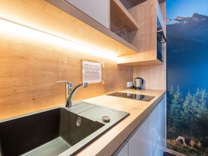 Premium Apartment, 3 Bedrooms | Private kitchen | Fridge, oven, coffee/tea maker, electric kettle