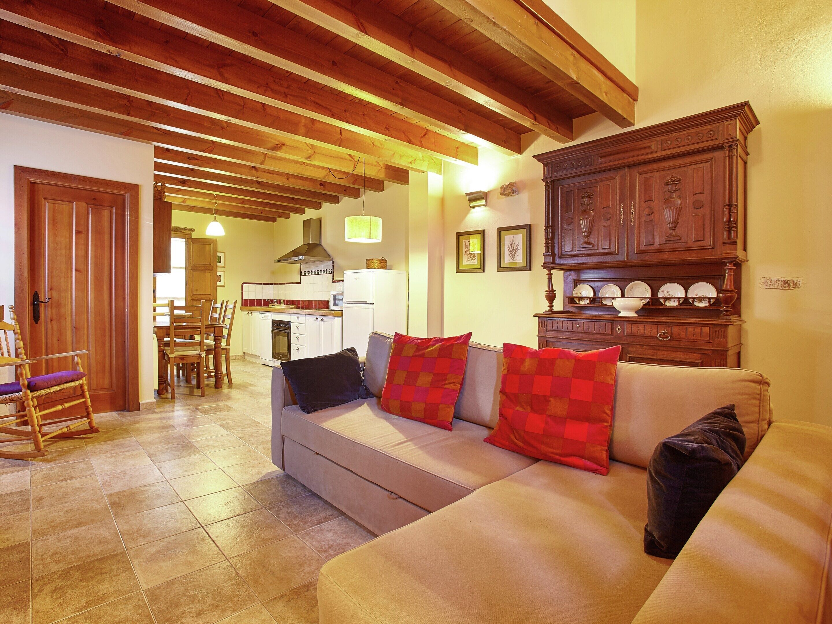 Classic Cottage, 2 Bedrooms | Living room | Fireplace