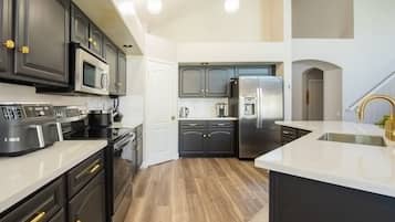 House | 5 bedrooms, Internet