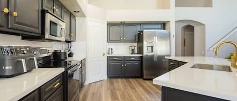 House | 5 bedrooms, Internet