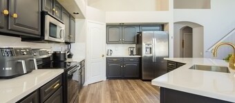 Scottsdale Paradise Poolside With Hot Tub Gym