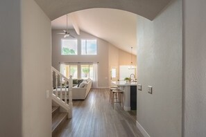 하우스 | 5 개의 침실, 책상, 인터넷