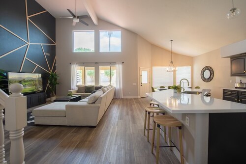 Scottsdale Paradise Poolside With Hot Tub Gym