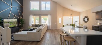 Scottsdale Paradise Poolside With Hot Tub Gym