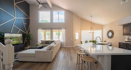 Scottsdale Paradise Poolside With Hot Tub Gym