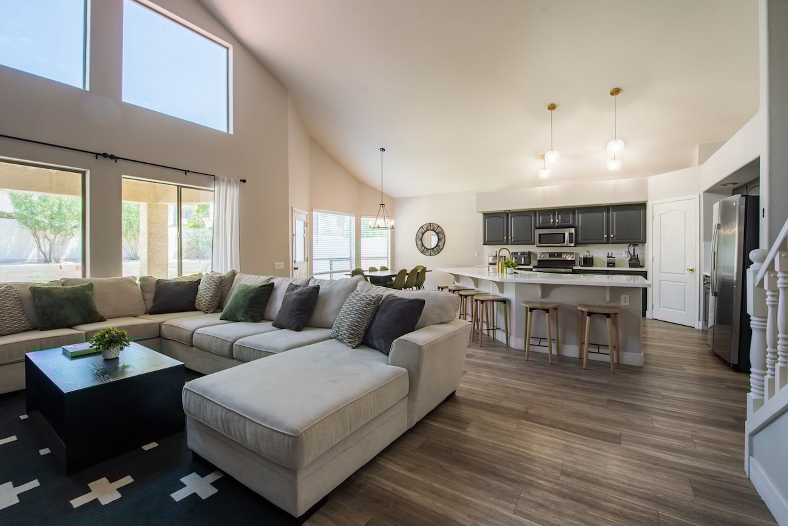 Casa | 5 quartos, escrivaninha, acesso à internet de alta velocidade