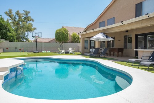 Scottsdale Paradise Poolside With Hot Tub Gym