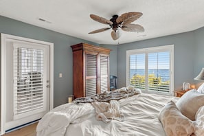 3 bedrooms, iron/ironing board, WiFi, bed sheets - PC Beach: Soundfront | Boat Slip | Pool Access (Manteo)