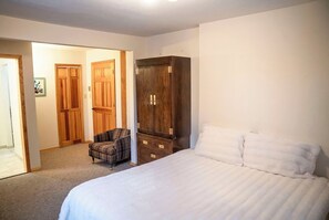 5 bedrooms, iron/ironing board, free WiFi, bed sheets