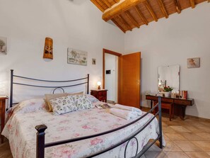 Comfort House, 2 Bedrooms | 2 bedrooms, individually furnished, bed sheets - 360 Degree View Over the Tuscan Hills (Buonconvento)
