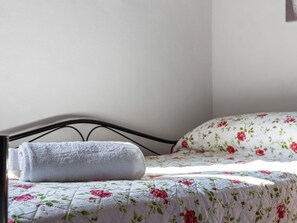 Classic House, 1 Bedroom | Interior detail - 360 Degree View Over the Tuscan Hills (Buonconvento)