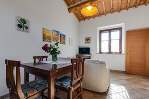 Dining - 360 Degree View Over the Tuscan Hills (Buonconvento)
