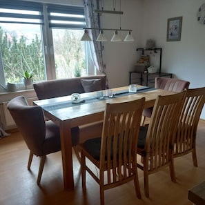 Dining - Apartment in the Hochsauerland Region in a Quiet Location (Diemelsee)