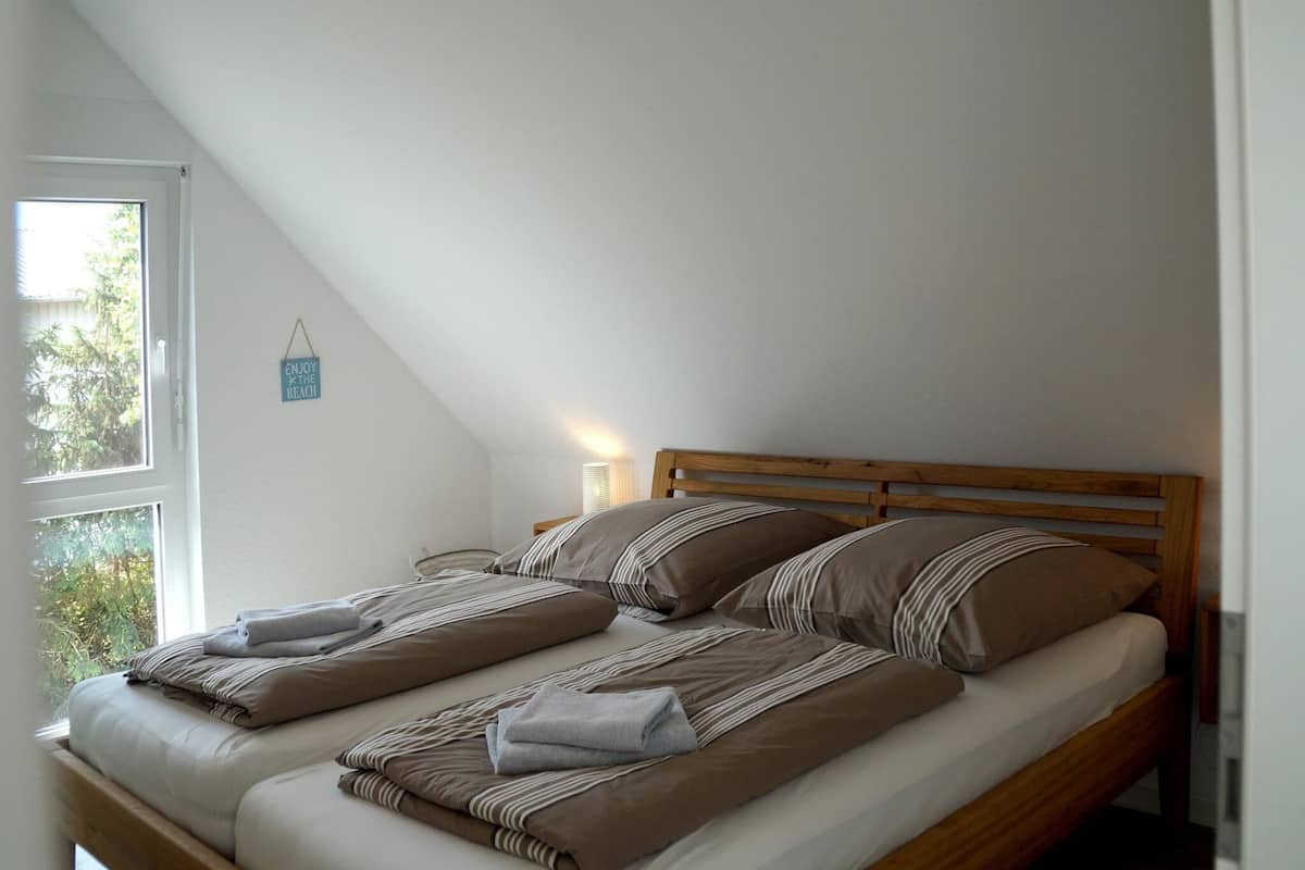 9 bedrooms, individually furnished, bed sheets