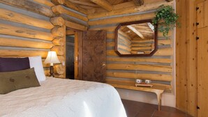 3 bedrooms, free WiFi, bed sheets - Denton Cabin - Warm Log Cabin, close to Mountain Stream and Ski Return Trail (Taos Ski Valley)