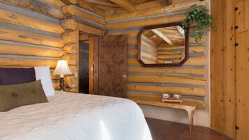 3 bedrooms, WiFi (free), bed sheets