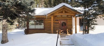Denton Cabin - Warm Log Cabin, close to Mountain Stream and Ski Return Trail