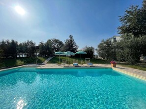 Departamento Confort, 3 habitaciones | Alberca | Alberca al aire libre 